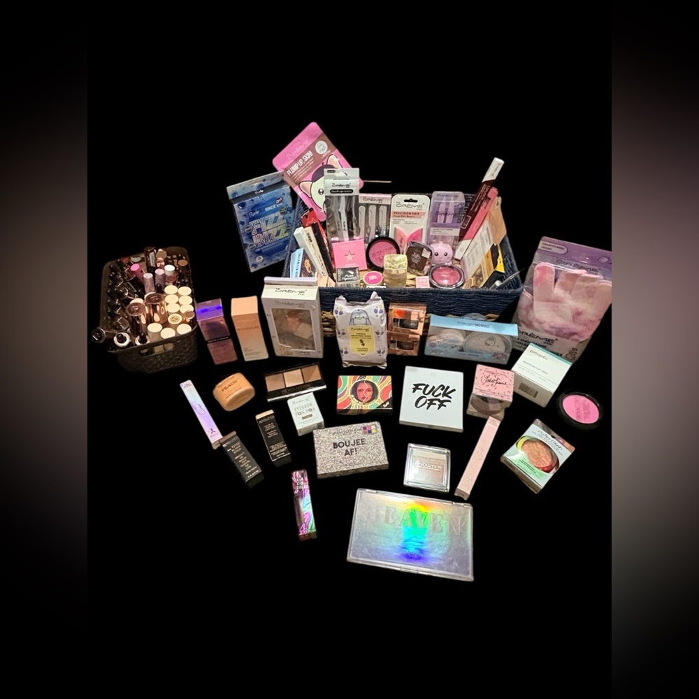4-5 Piece Make Up/Skincare Bundle!